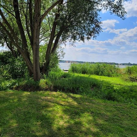 Domek Nad Jeziorem Przy Lini Brzegowej Gorowychy, Pomorze Exterior foto
